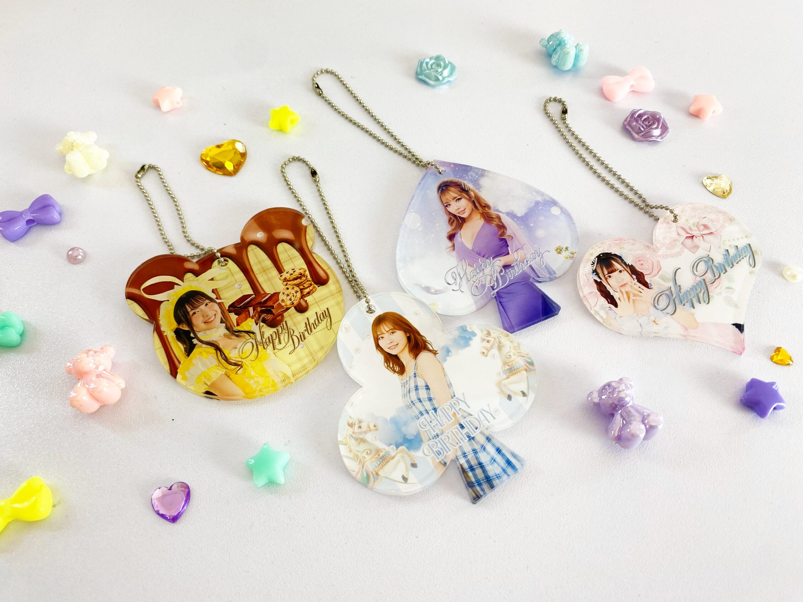 カラフルで可愛いアクリルキーホルダーの画像